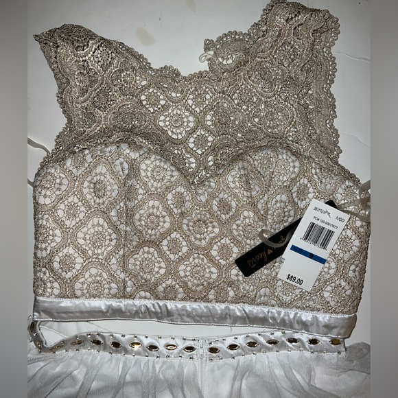 Women’s Juniors size 9 Homecoming Dress - Picture 5 of 5